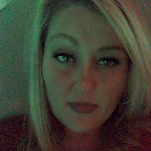 Meet your Posher, Nicole - Picture 1 of 1